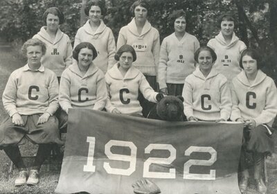 Cornell Softball Team with Bear Mascot