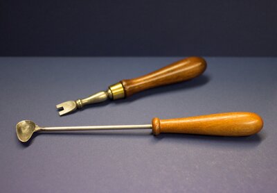 Printing tools: ladle and screwdriver