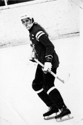 Reggie Baker on the ice in 1971-1972