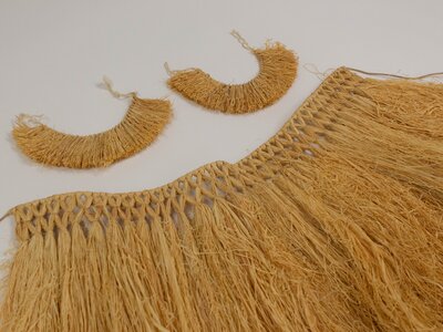 Grass skirt (zazi); QE26911 - Queensland Museum