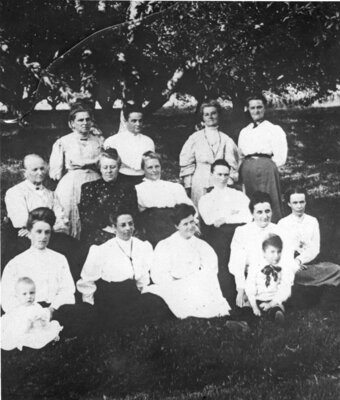 Gathering of unidentified Farmers’ Wives Club 