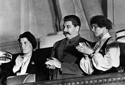 Stalin_and_Demchenko_and_Angelina_at_the_X_Congress_of_the_Young_Communist_League 1936