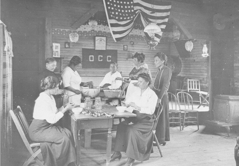 Onoñdag’egá’ women canning vegetables on the Onoñdag’egá’ Nation, circa 1918